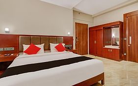 Super Townhouse Kizhakkambalam Tourist Home