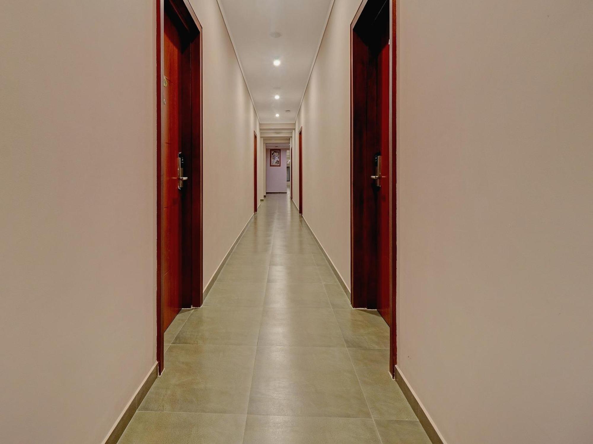 Super Townhouse Kizhakkambalam Tourist Home Muttam  Exterior photo